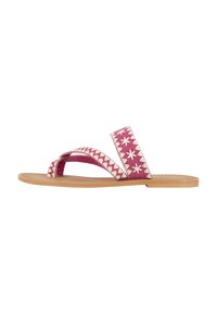 Roze sandalen met geborduurde witte bloemenpatronen en twee brede banden. Vlakke zool met een lichtbruine afwerking en een gestructureerde onderkant voor grip.