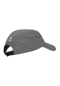 Graue Laufkappe aus leichtem Stoff. Verfügt über eine gebogene Krempe, einen verstellbaren hinteren Riemen und weiße Logoakzente an der Seite.