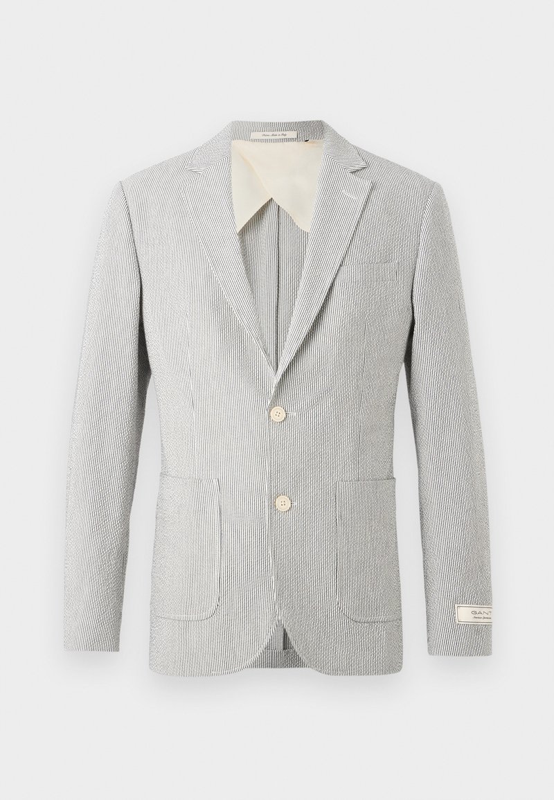 Blazer da uomo grigio chiaro con sottili righe bianche, bavero a incavo, due tasche frontali, due bottoni e fodera interna del colletto color crema.