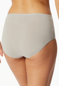 Graue, hoch taillierte Unterwäsche aus weicher Baumwollmischung mit einem glatten Bund und nahtlosem Rücken für Komfort und Passform.