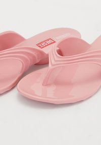 Melissa MELISSA QUANTUM THONG X DIESEL - Sandalai su T formos dirželiu - light pink