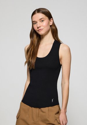 Schwarzes, geripptes Tanktop mit Rundhalsausschnitt und figurbetonter Silhouette, versehen mit einem dezenten, gestickten Logo auf der Taille.