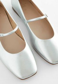 Next SIGNATURE MARY JANE  - Riemchenballerina - silver