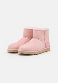 UGG CLASSIC MINI II - Botas de inverno - pink cloud