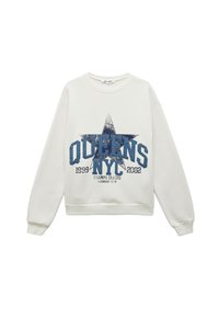 Sudadera blanca con un estampado gráfico azul de una estrella que dice "QUEENS NYC 1999 2002 CHAMPS SEASON LEGENDARY TEAM."