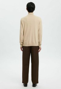 Selected Homme SLHBERG ROLL NECK NOOS - Stickad tröja - oatmeal