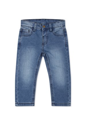 Jeans per bambini in denim, lavaggio azzurro chiaro, design a cinque tasche, vita standard con bottone, silhouette a gamba dritta, lieve dettaglio di scoloritura.