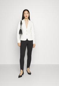 BOSS JONALAHRA - Bleizeris - open white