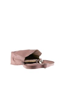 Sac à épaule en cuir rose avec une finition texturée, doté d'une poche zippée à l'intérieur et d'une bandoulière ajustable, présenté en position ouverte.