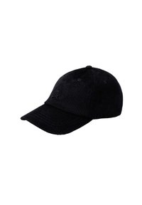 Gorra de béisbol de pana negra con visera curva, que presenta un detalle bordado de calavera en la parte frontal y una correa de tela en la parte trasera.