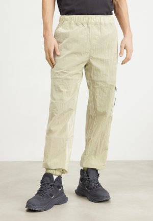 UTILITY PANT - Trousers - oil green