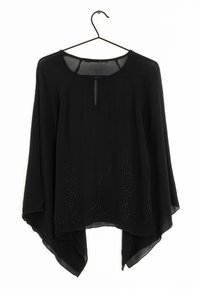 Blusa negra, ligera, con mangas amplias, que presenta un escote redondeado y un detalle bordado en el dobladillo con un patrón floral.