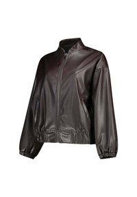 Donkerbruin faux leren jas met voorrits, staande kraag, elastische manchetten en elastische tailleband, weergegeven tegen een witte achtergrond.