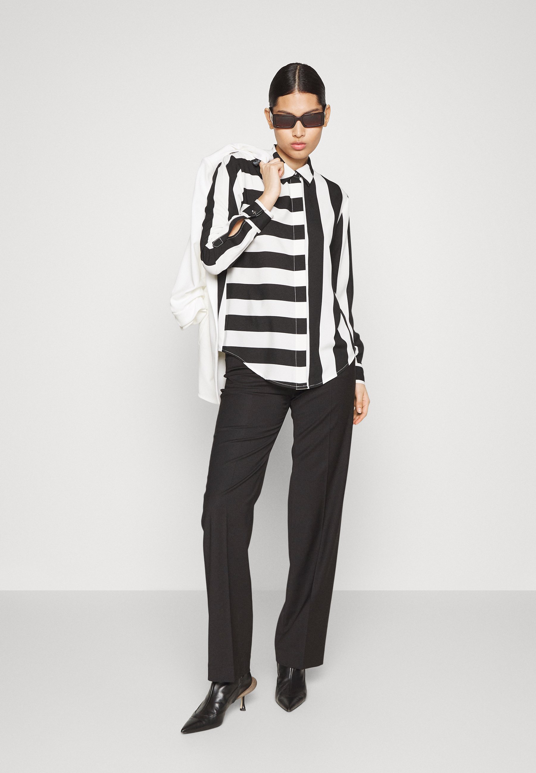 DKNY Maglietta Uomo In Cotone – Scollo Rotondo – Bianca O Nera – Taglie S–XL – Casual Comfort