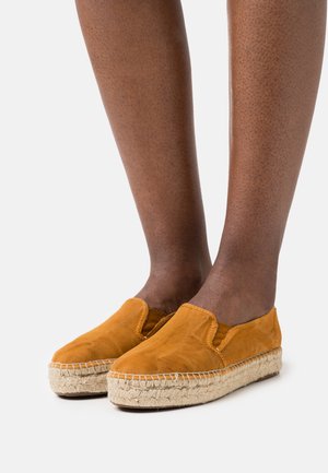 Loafers - brown