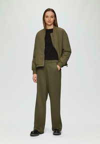 s.Oliver MIT MUSCHELKANTE - Long sleeved top - schwarz