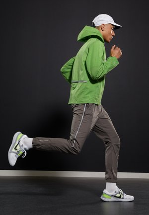 TRANSIT - Giacca da running - chlorophyll/silver
