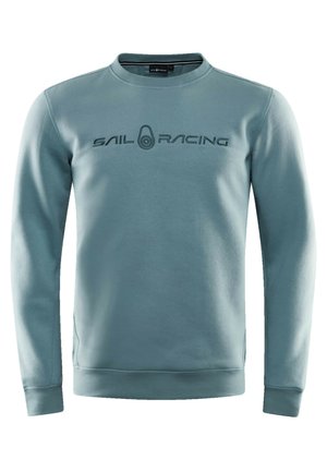 Lyseblå sweatshirt med lange ærmer og rund hals, der har et fremtrædende mørkeblå "SAIL RACING" logo på forsiden og en glat tekstur.