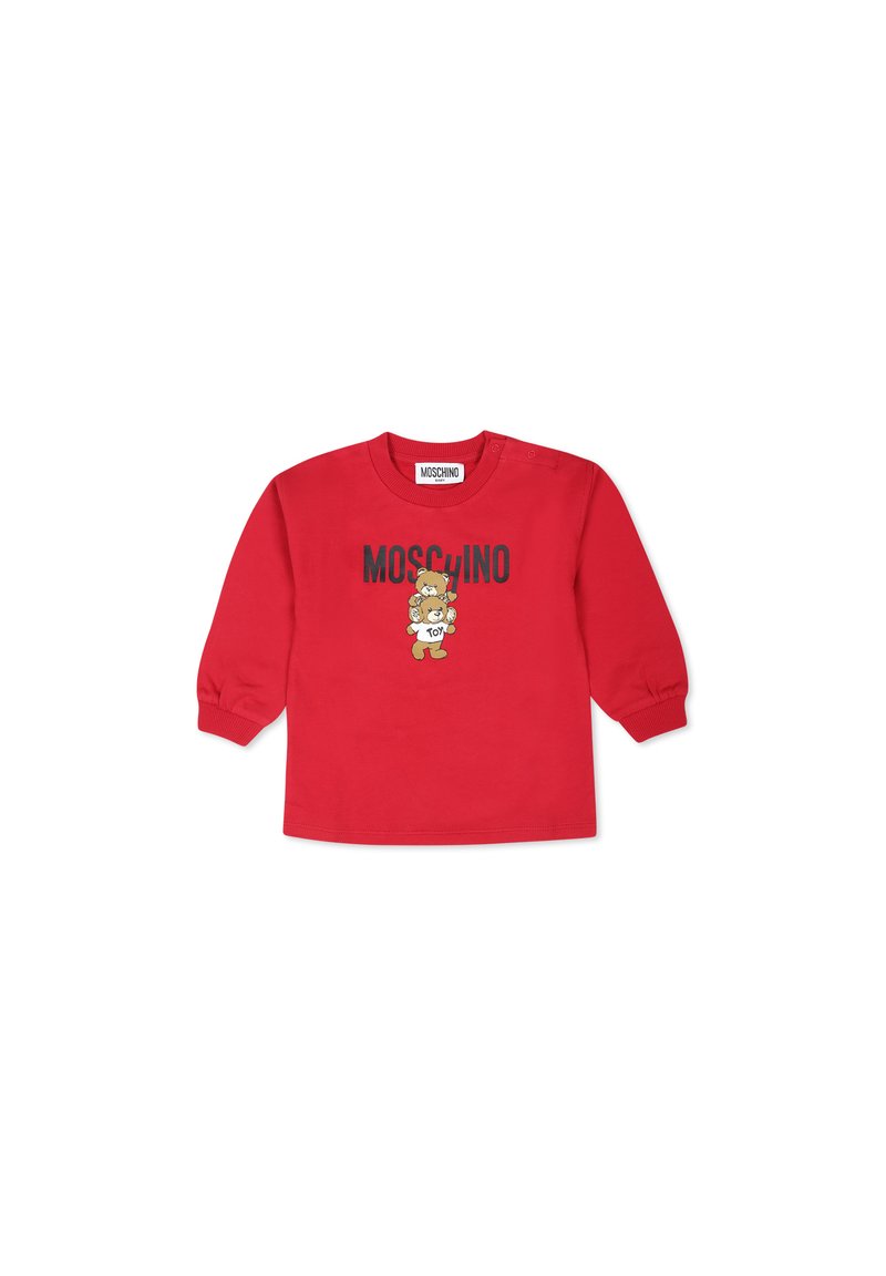 T-shirt rosso a maniche lunghe con una grafica di un orso e la parola "MOSCHINO" in nero. Realizzato in morbido cotone, con scollatura a girocollo e bottoni a pressione.