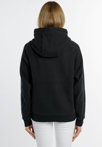 Zwarte hoodie met een gemarmerde afwerking, met een kangoeroezak en geribbelde manchetten, gezien van de achterkant tegen een witte achtergrond.
