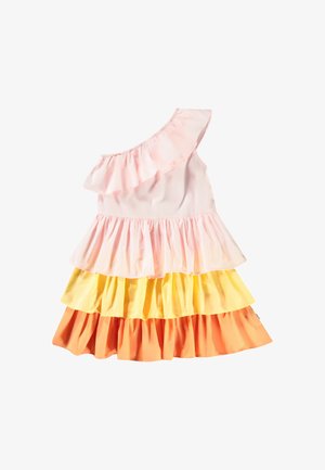 Vestido asimétrico con parte superior de volantes en rosa y capas en amarillo y naranja, confeccionado en una tela ligera con una textura suave.