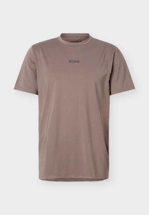 Camiseta deportiva marrón de manga corta con pequeñas perforaciones y el logo "BORG" centrado en el pecho.
