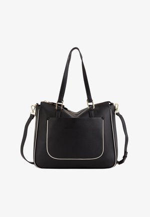 Geantă de mână din piele neagră, cu două mânere superioare și o curea de umăr detașabilă. Dispune de un buzunar frontal cu margine albă și accesorii aurii.