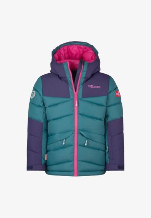Pehmeä takki turkoosina ja purppurana, jossa on vaaleanpunainen vuori, huppu, etuvetoketju ja koristeellisia logoja. Suunniteltu lämpöä ja mukavuutta varten.
