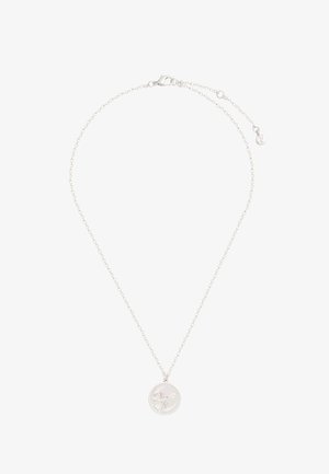 Collier délicat en chaîne argentée avec un pendentif rond gravé d'un oiseau et d'une fleur, fermoir mousqueton et chaîne d'extension réglable.