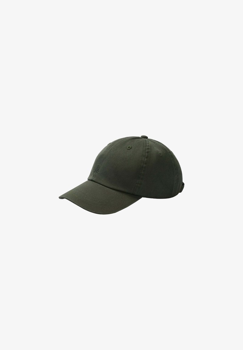 Gorra de béisbol de algodón verde oscuro, con visera curva, correa ajustable en la parte trasera y logo bordado en la parte frontal.