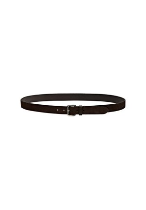 Ceinture en cuir marron avec une finition lisse, des bords arrondis, une boucle en métal argenté et des trous de réglage tout au long de sa longueur.