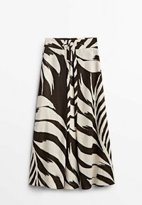 Jupe longue en tissu léger présentant un motif audacieux de feuilles noires et blanches. Coupe évasée avec des plis à la taille.