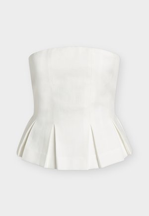 Haut blanc style corset sans bretelles avec des coutures structurées et des accents plissés à la taille, présenté sur un fond uni.