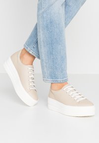 Tamaris Trainers - light taupe