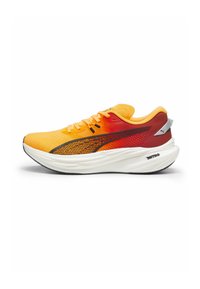 Puma DEVIATE NITRO
 - Scarpe da corsa su strada - sun stream sunset glow white