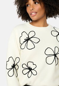 LolaLiza WITH EMBROIDERED FLOWERS - Džemperis - vanilla white