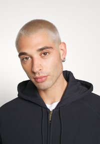 Carhartt WIP HOODED CHASE JACKET - Sweatjacke - dark navy/gold