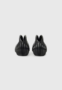 Melissa QUANTUM - Trainers - black