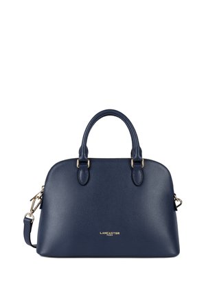 Sac à main en cuir bleu marine avec des accessoires dorés, forme structurée, doubles poignées supérieures et une bandoulière amovible. Présente un logo sur le devant.