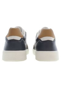 Sneakers con un corpo in pelle blu navy liscia, accentuazione posteriore beige, colletto in tessuto bianco e suola in gomma bianca. Design semplice e snello.