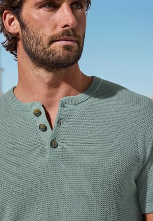 john devin, KURZARM - T-Shirt basic - salbei