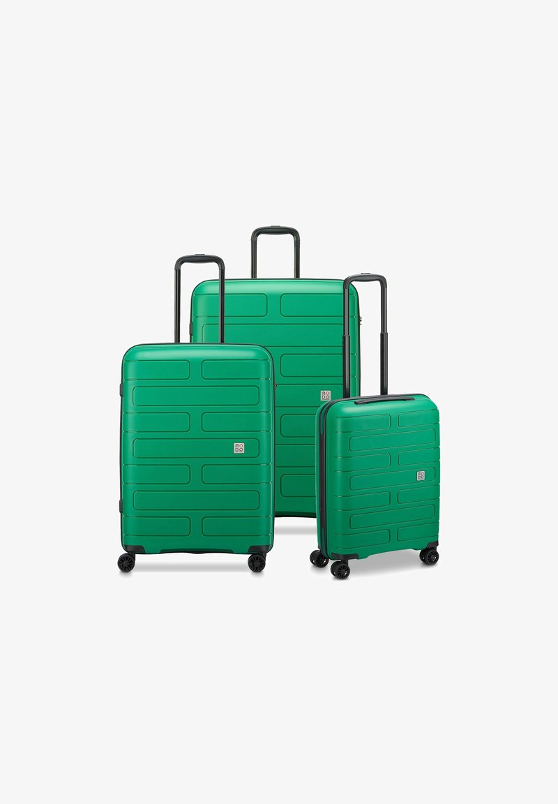 Tre valigie verde scuro a guscio rigido di diverse dimensioni presentano un design testurizzato con scanalature orizzontali, manici estraibili e quattro ruote ciascuna.