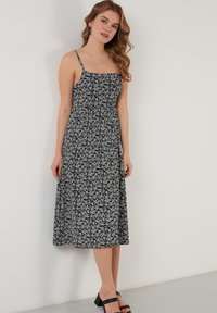 LELA REGULAR FIT - Sukienka z dżerseju