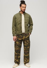 Superdry & Co CLASSIC HARRINGTON - Lichte jas - dark khaki