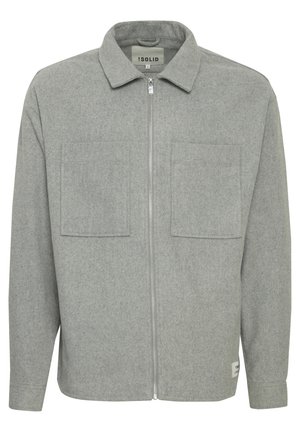 Veste en feutre grise avec fermeture éclair à l'avant, col et deux poches plaquées à l'avant. Elle a une coupe décontractée et des détails de couture visibles.