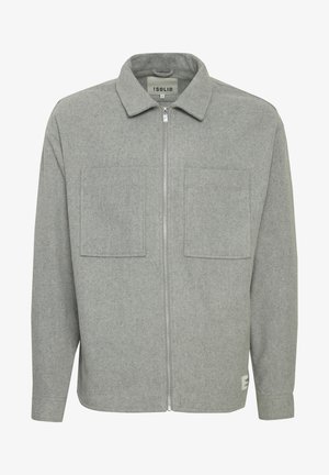 Grijze gevoerde jas met een ritssluiting aan de voorkant, een kraag en twee voorzakken. Het heeft een losse pasvorm en zichtbare stikseldetails.