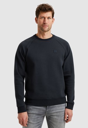 Marineblaue Sweatshirt mit geripptem Ausschnitt und Bündchen, ausgestattet mit einem kleinen rechteckigen Logo auf der Brust. Weicher Stoff mit glatter Textur.