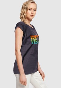 Merchcode GOOD SUMMER VIBES  - T-Shirt print - navy