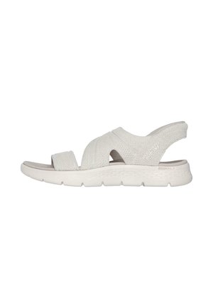 Sandal leggera bianca con cinturini in tessuto testurizzato e suola imbottita. Presenta una parte posteriore aperta e cinturini regolabili per un maggiore comfort.