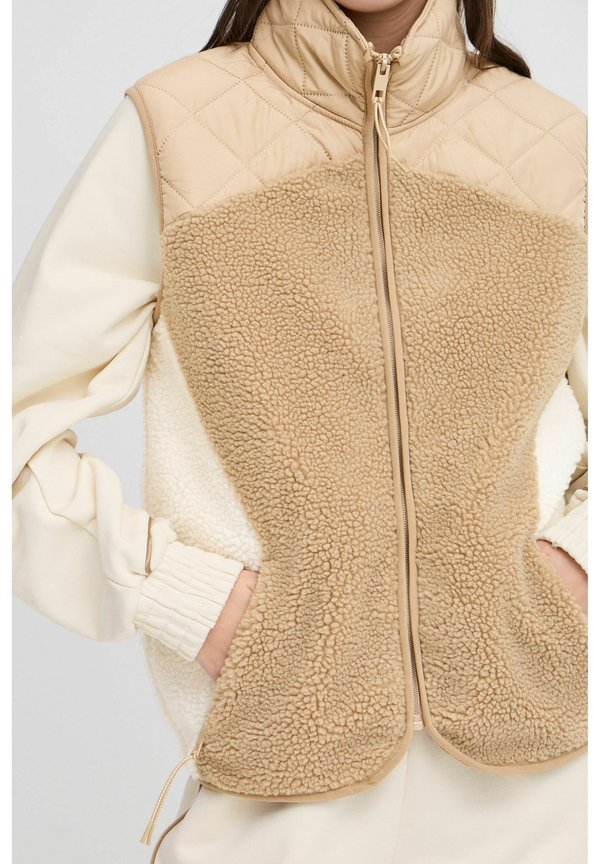 JCBERRI - Waistcoat - cornstalk mix2